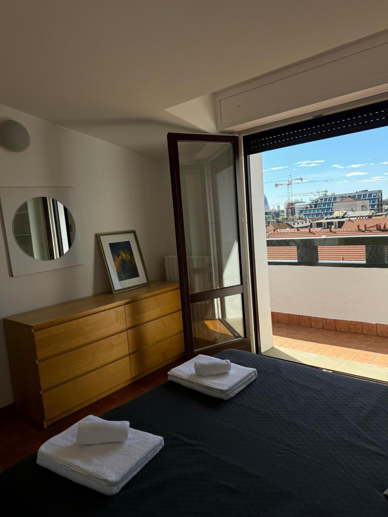 Appartamento Isola- Attico Con Balcone 米兰 外观 照片