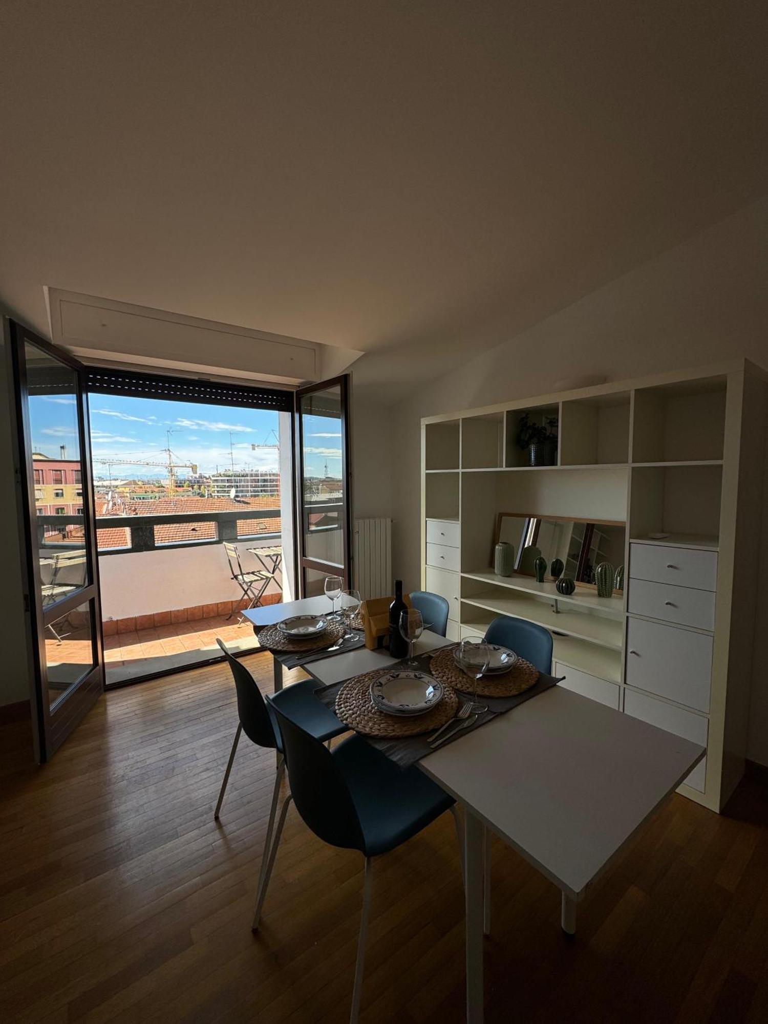 Appartamento Isola- Attico Con Balcone 米兰 外观 照片
